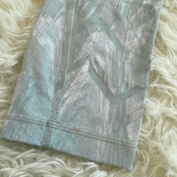 Lululemon Swift Speed High-Rise crop size 4 - Picture 9 of 12